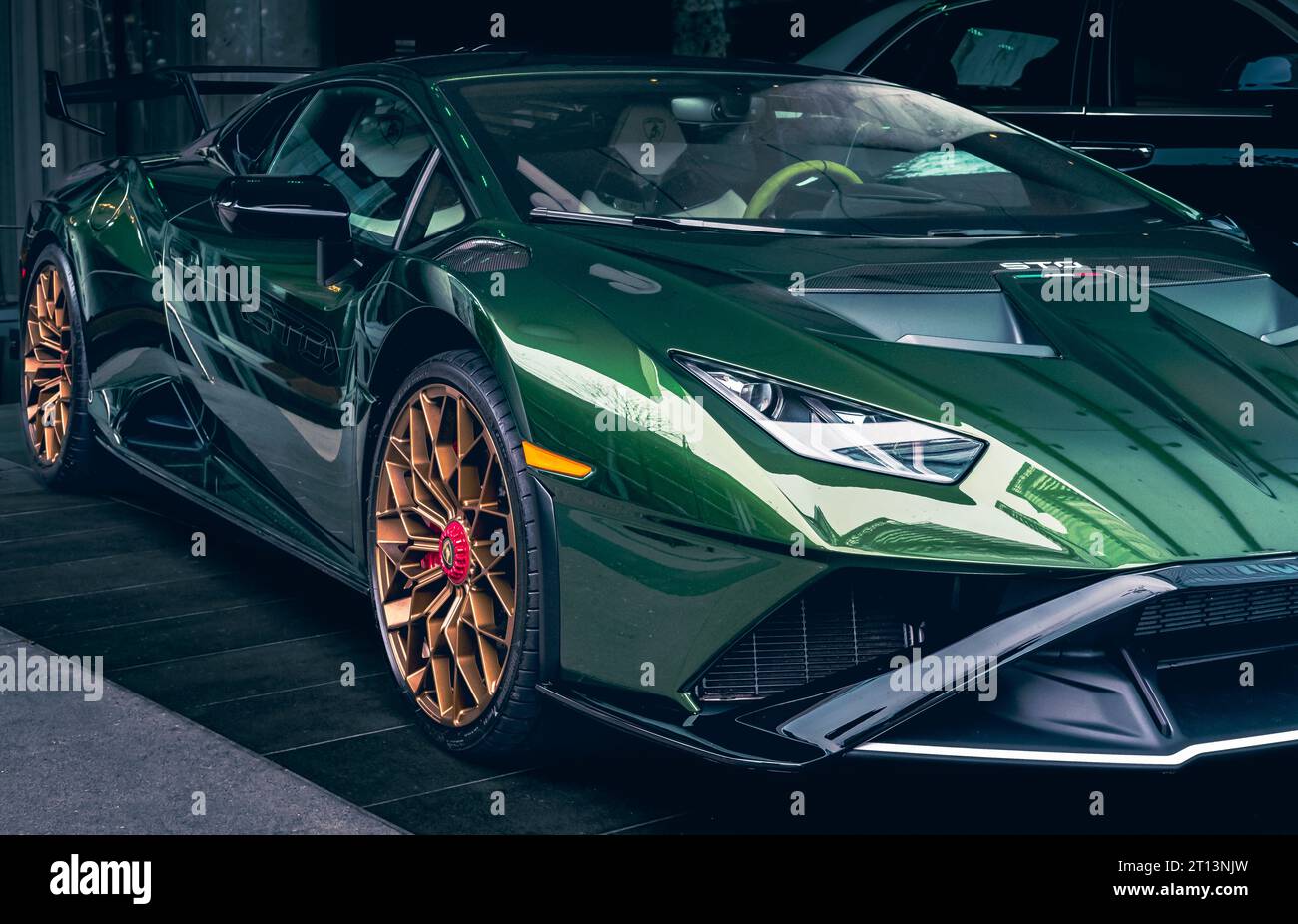 Lamborgini ist ein legendäres italienisches Hochleistungs-Superauto. Lamborghini Supercar bei der großen Rennwagenschau. Italienische Marke und Hersteller von Luxus sp Stockfoto