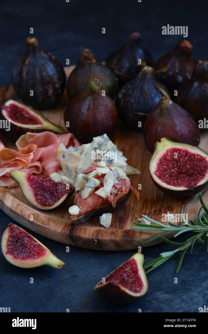 Feigen Käse mit Schimmel und Marmelade Stockfoto