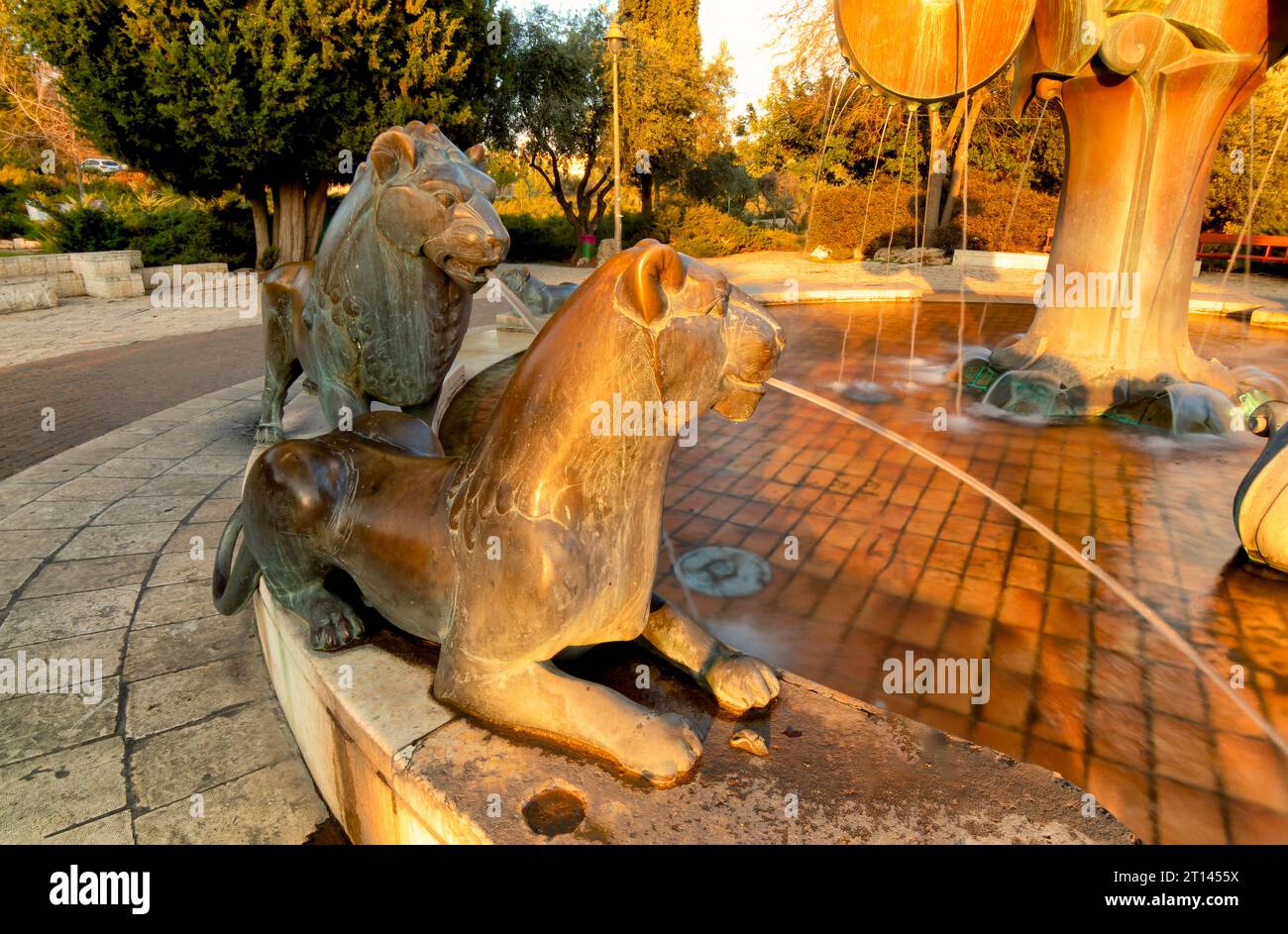 Bronzener Löwe in der Verbotenen Stadt, Peking, China. Chinesische Kultursymbole. Stockfoto