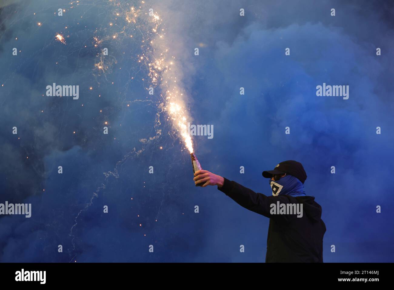 firo: 09/22/2023 Fußball: 2.Bundesliga VfL Osnabruck - HSV Hamburg Hamburg HSV Hamburg Hamburg Hamburg Ultras Feuerwerk Rauch HSV Hamburg Hamburg Hamburg Pyrotechnik Stockfoto