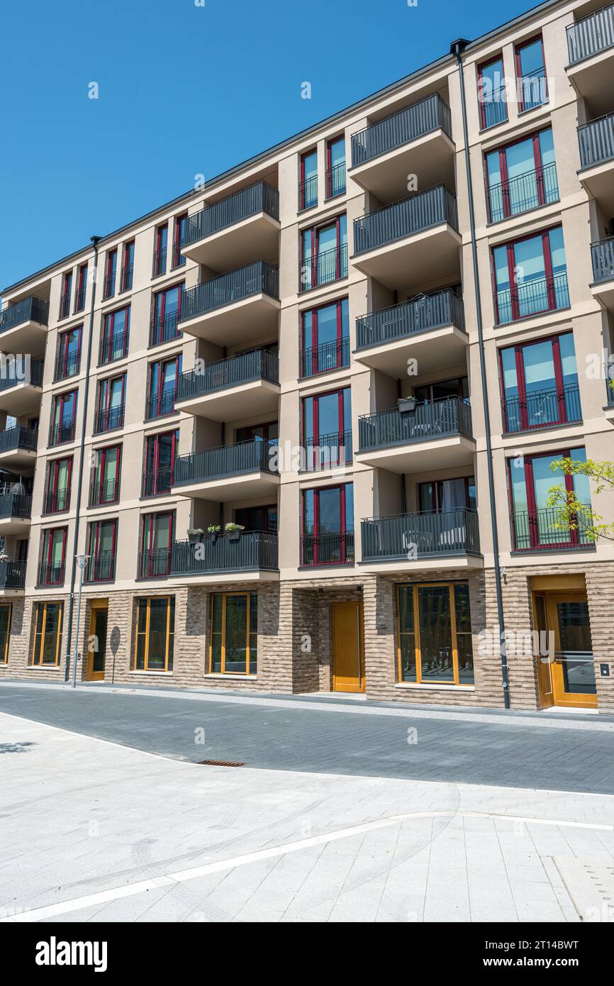 Modernes braunes Wohnhaus in Potsdam Stockfoto