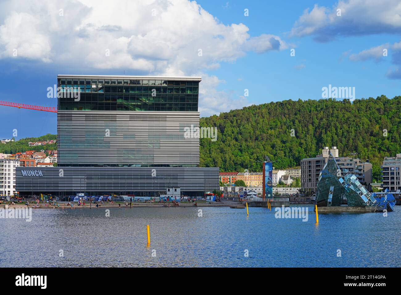 OSLO, NORWEGEN -30. JUNI 2023 - Blick auf das Munch Museum (Munch-museet), ein Kunstmuseum, das dem norwegischen Maler Edvard Munch in Bjorvika gewidmet ist Stockfoto