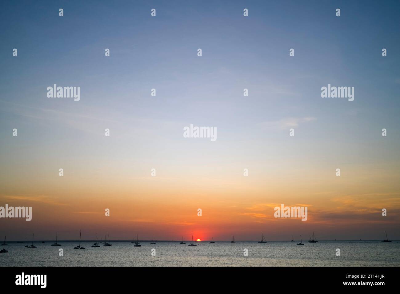 Sonnenuntergang über dem Hafen von Darwin im Northern Territory von Australien Stockfoto