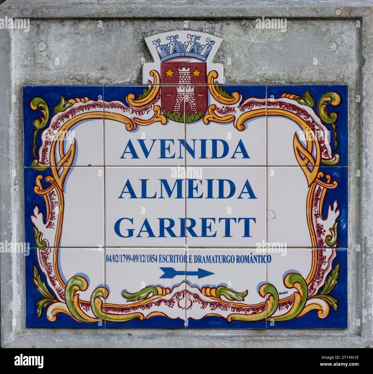 Avenida Almeida Garrett dekoriertes und gemaltes Straßenschild Sintra ist eine Stadt und Gemeinde im Großraum Lissabon in Portugal, Eine bedeutende Stadt Stockfoto