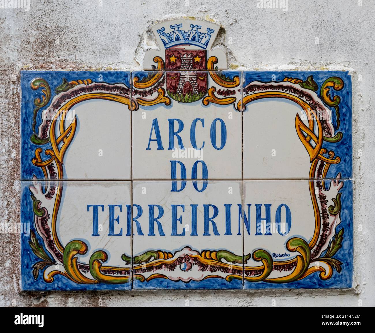 Arco do Terreirinho verziertes und gemaltes Straßenschild Sintra ist eine Stadt und Gemeinde im Großraum Lissabon in Portugal, Ein bedeutender Tourismus Stockfoto