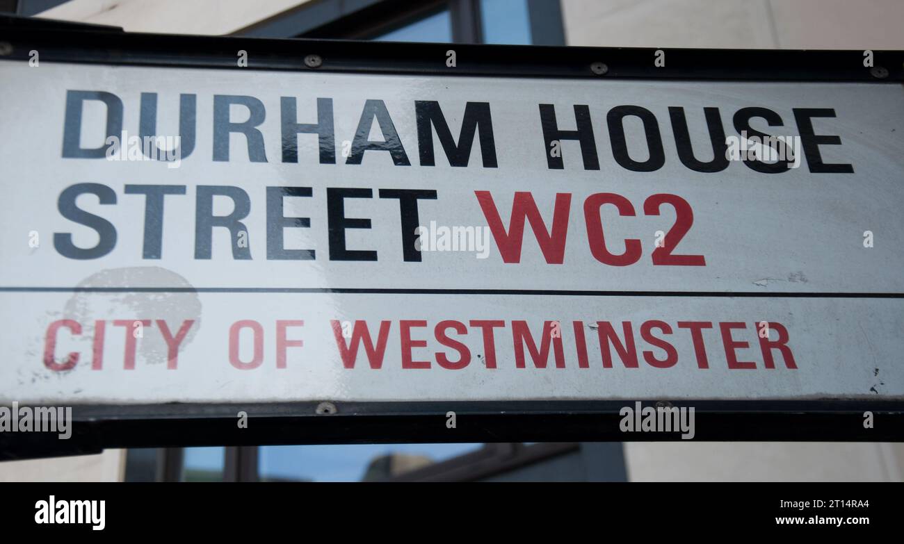 Straßenschild für Durham House Street, City of Westminster, London, Großbritannien Stockfoto