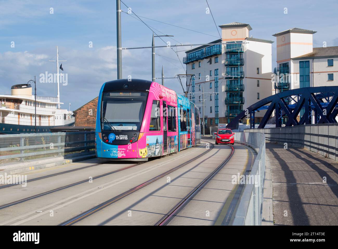 Edinburgh Tram auf dem Ocean Drive, North Edinburgh Stockfoto