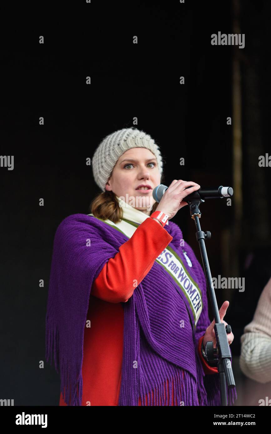 Jo Swinson Abgeordneter sprach auf dem von Care International in London, Großbritannien, organisierten Protest zur Gleichstellung von Frauen am 4. März. 2019 Führer der Liberaldemokraten Stockfoto