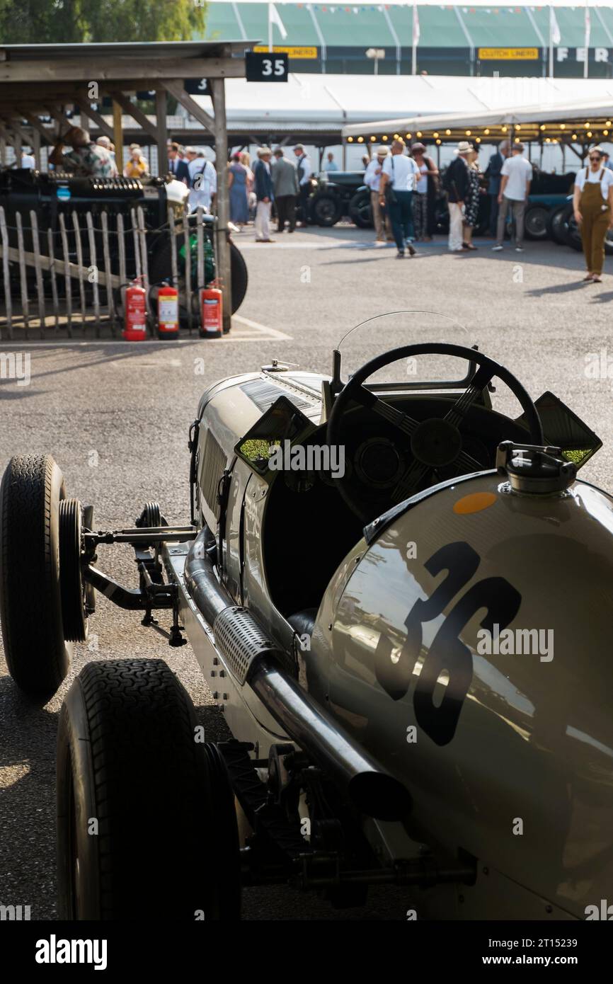 1936 ERA B-TYPE R9B Rennwagen im Fahrerlager beim BARC Revival Meeting 2023, Goodwood Rennstrecke, Chichester, West Sussex, Großbritannien Stockfoto