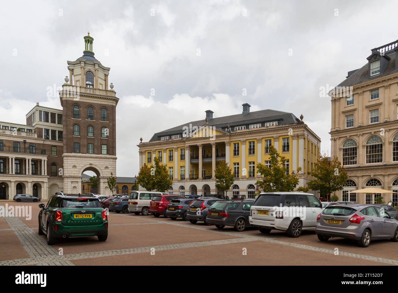 Queen Mother Square in Poundbury, Dorchester, Dorset, Großbritannien im September Stockfoto
