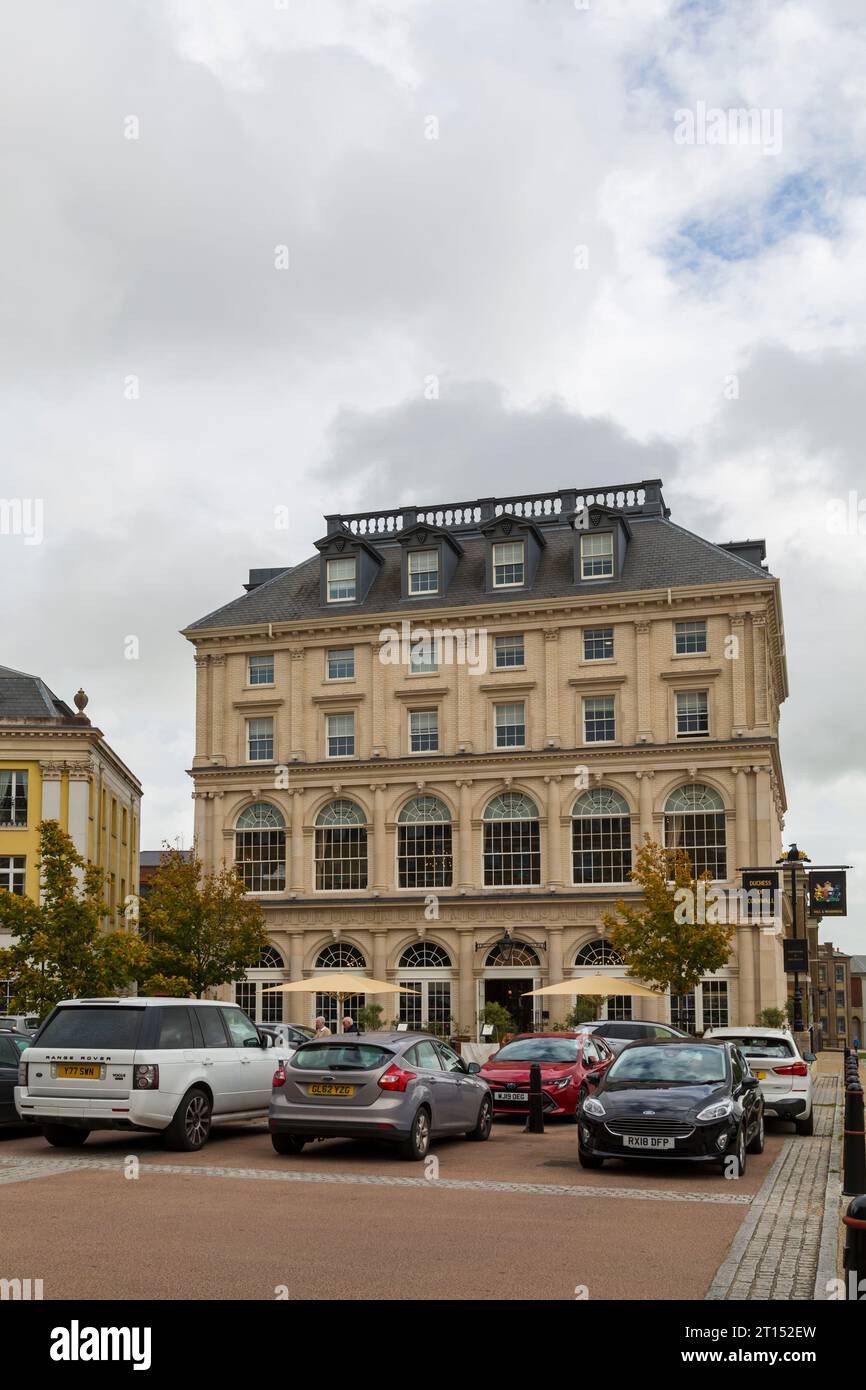 Queen Mother Square in Poundbury, Dorchester, Dorset, Großbritannien im September Stockfoto