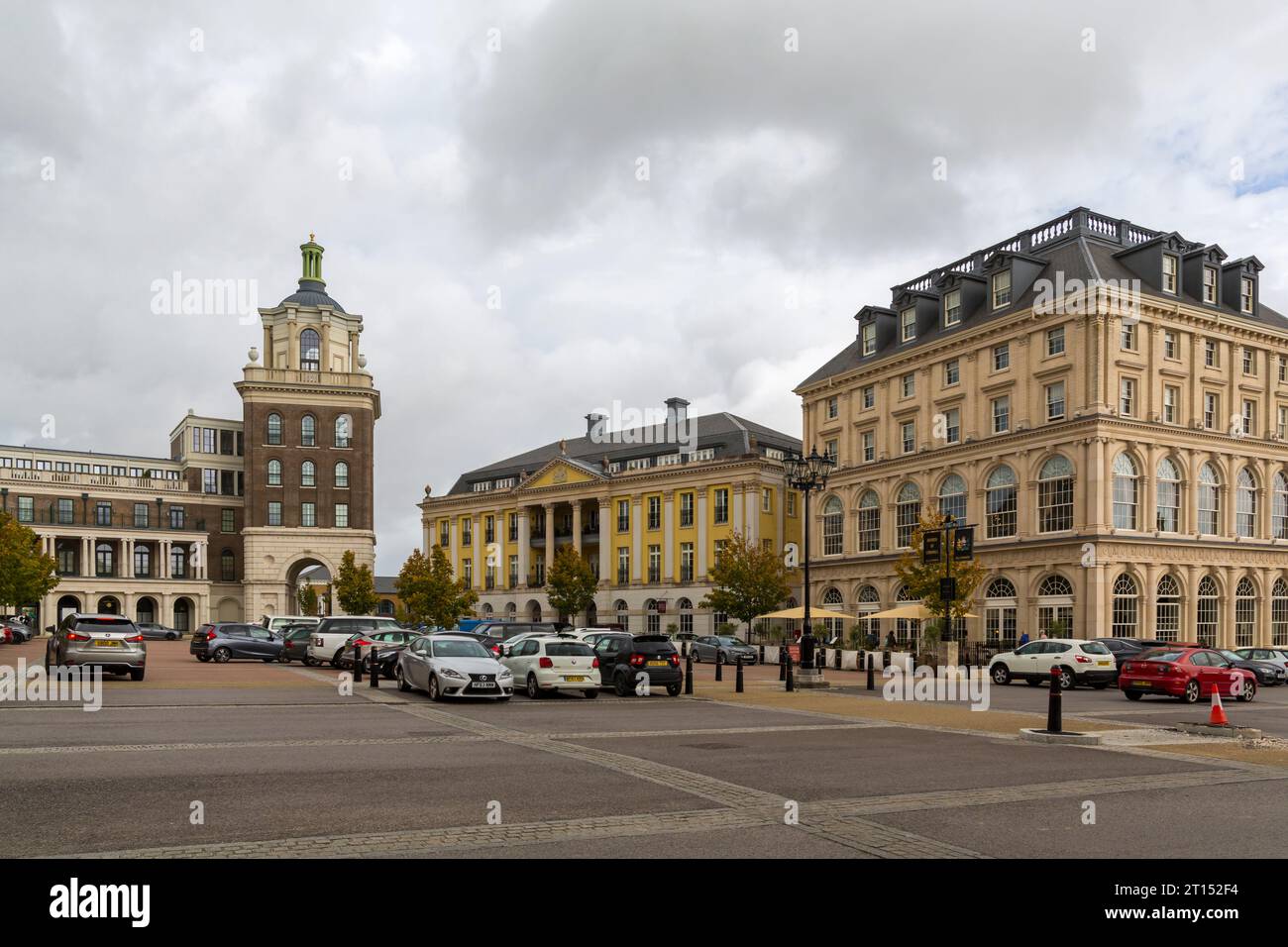 Queen Mother Square in Poundbury, Dorchester, Dorset, Großbritannien im September Stockfoto