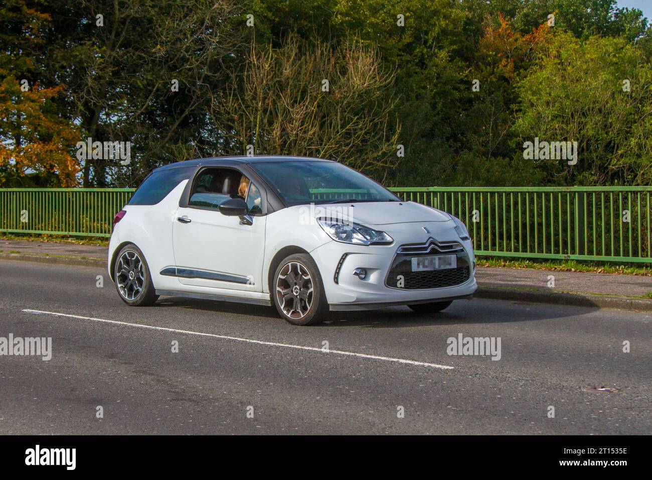 2016 weiß Citroen DS DS3 Dstyle Puretech 82 weiß Auto Heckheck Benzin 1200 ccm, DS 3 1,2 PureTech 110 DStyle Nav 3dr Stockfoto