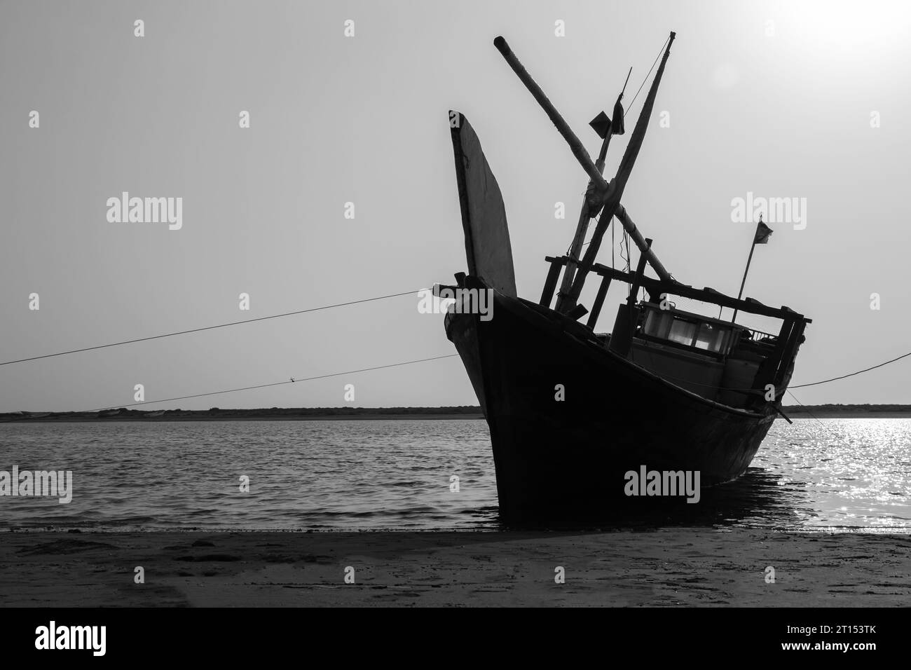 Schnellboote parkten im Meer, Fujairah, Vereinigte Arabische Emirate Stockfoto