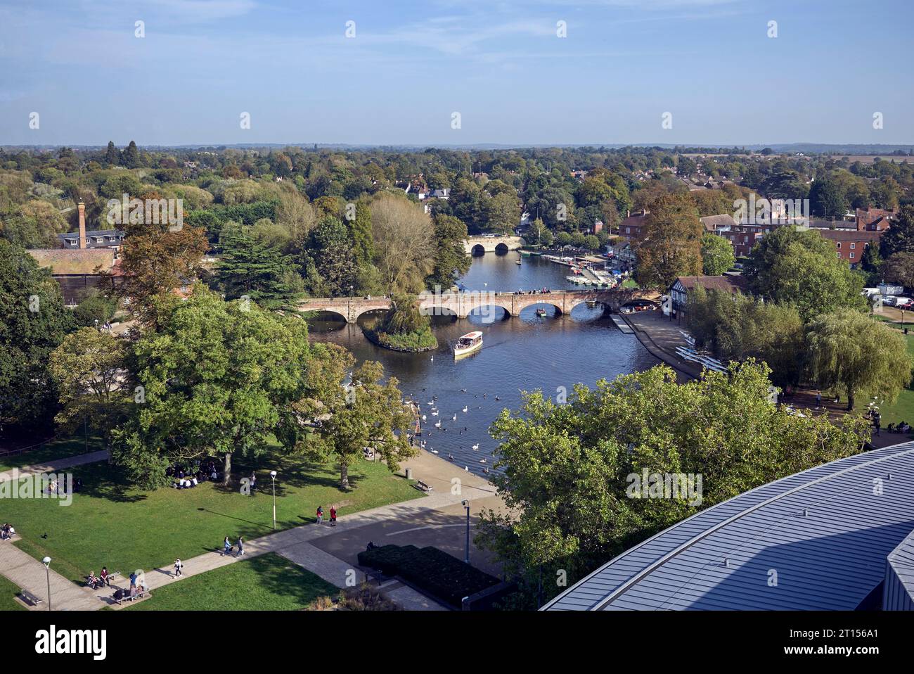 Aus der Vogelperspektive von Stratford upon Avon mit sowohl der Tramway Bridge als auch der Clopton Bridge. England Großbritannien Stockfoto