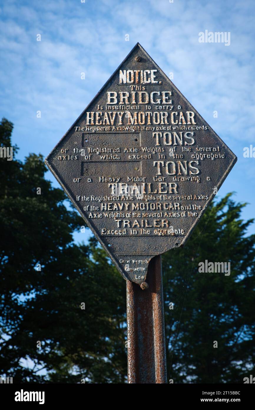 Brücke Gewichtsbegrenzung, 14 Schleusen, Crumlin Arm des Monmouthshire Canal Stockfoto