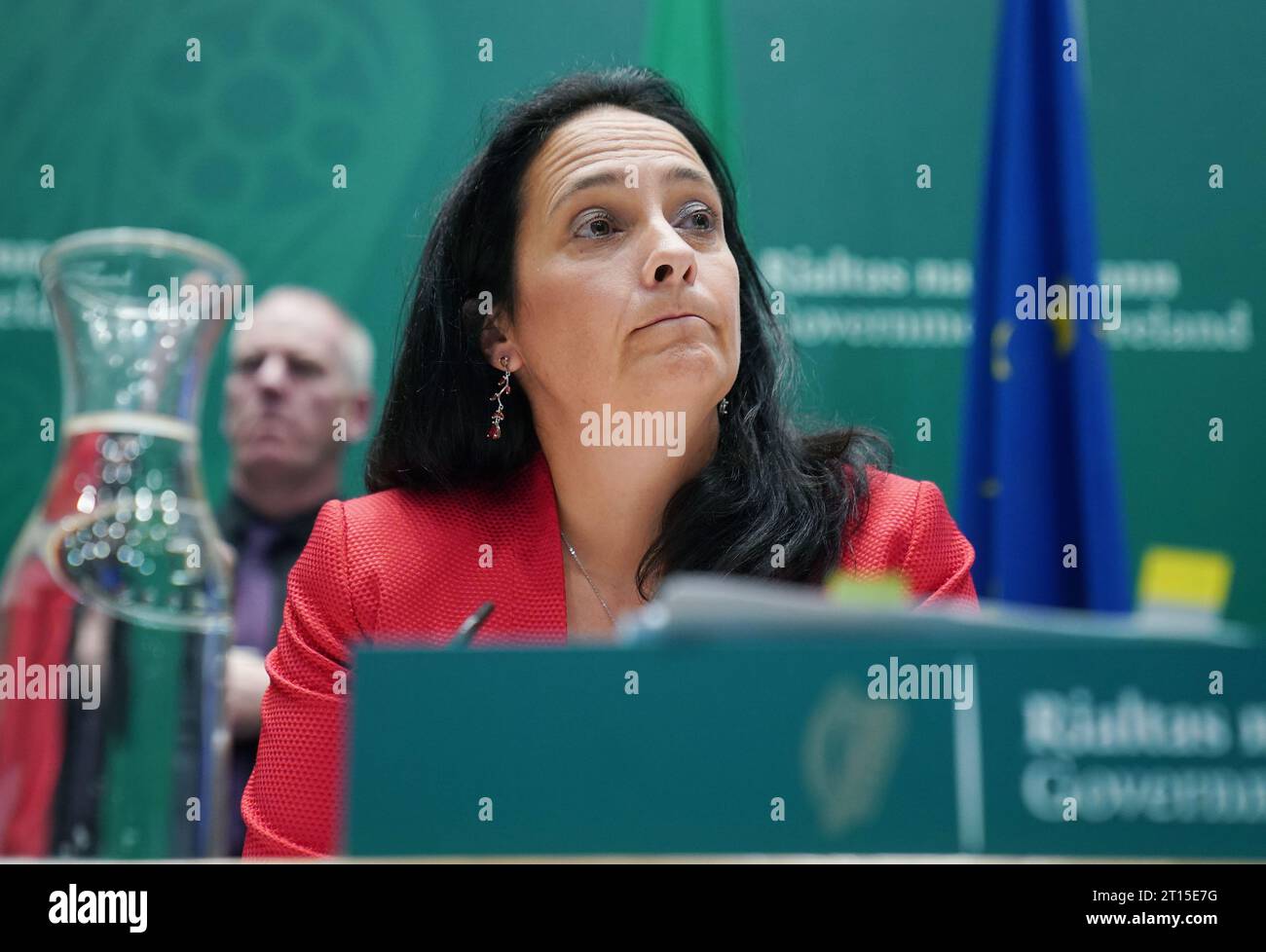 Ministerin für Tourismus, Kultur, Kunst, Gaeltacht, Sport und Medien Catherine Martin während einer Pressekonferenz für Haushalt 2024 in Regierungsgebäuden in Dublin. Ministerin Martin sagte, dass sie zusätzliche Mittel in Höhe von 40 Millionen Euro von RTE zurückhält, bis der Sender seine strategische Vision für die Reform vorlegt. Bilddatum: Mittwoch, 11. Oktober 2023. Stockfoto