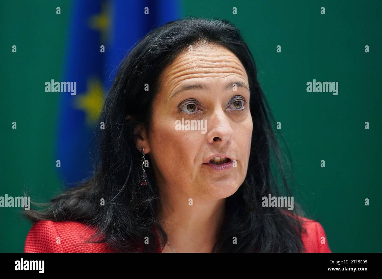 Ministerin für Tourismus, Kultur, Kunst, Gaeltacht, Sport und Medien Catherine Martin während einer Pressekonferenz für Haushalt 2024 in Regierungsgebäuden in Dublin. Ministerin Martin sagte, dass sie zusätzliche Mittel in Höhe von 40 Millionen Euro von RTE zurückhält, bis der Sender seine strategische Vision für die Reform vorlegt. Bilddatum: Mittwoch, 11. Oktober 2023. Stockfoto