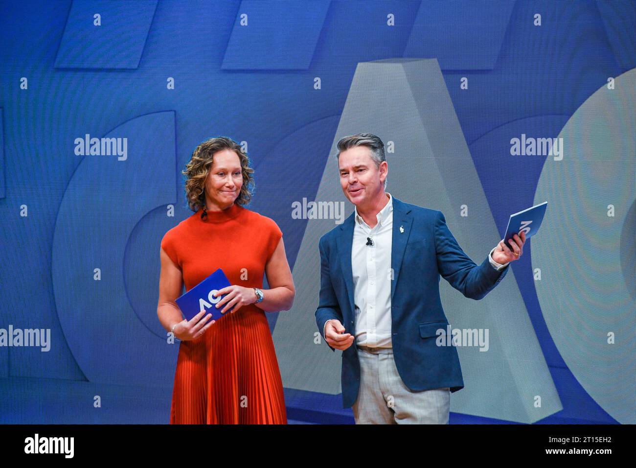 Melbourne, Australien. Oktober 2023. Die australischen Tennislegenden Sam Stosur (L) und Todd Woodbridge (R) waren während der Australian Open 2024 Media Launch vertreten. Quelle: SOPA Images Limited/Alamy Live News Stockfoto