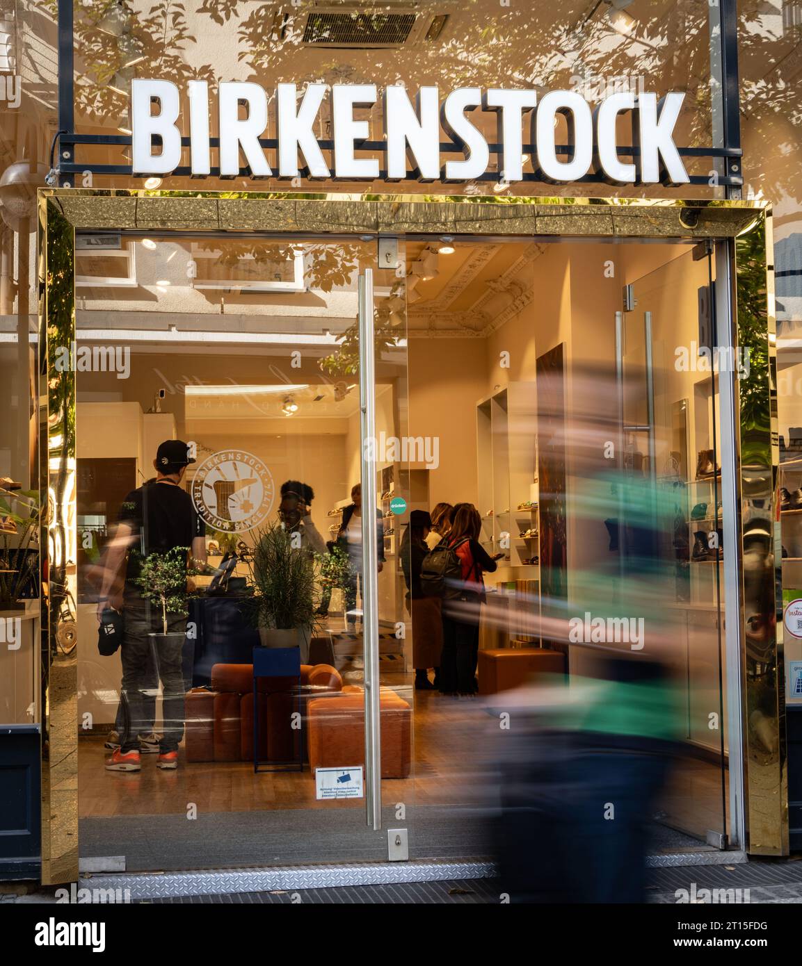 Birkenstock laden -Fotos und -Bildmaterial in hoher Auflösung – Alamy