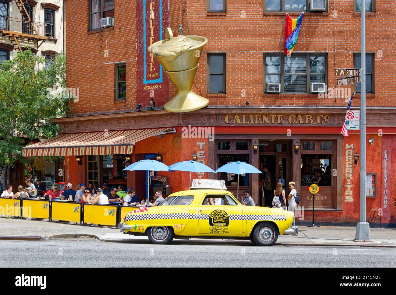 Caliente Cab Co. Ist ein mexikanisches Café an der Kreuzung von 7th Avenue South, Bleecker Street und Commerce Street im New Yorker Greenwich Village. Stockfoto