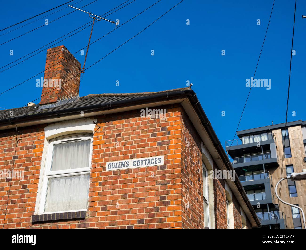 Queens Cottages, Old Buildings in the Centre of a Modern Developments in Reading, Berkshire, England, UK, GB. Stockfoto