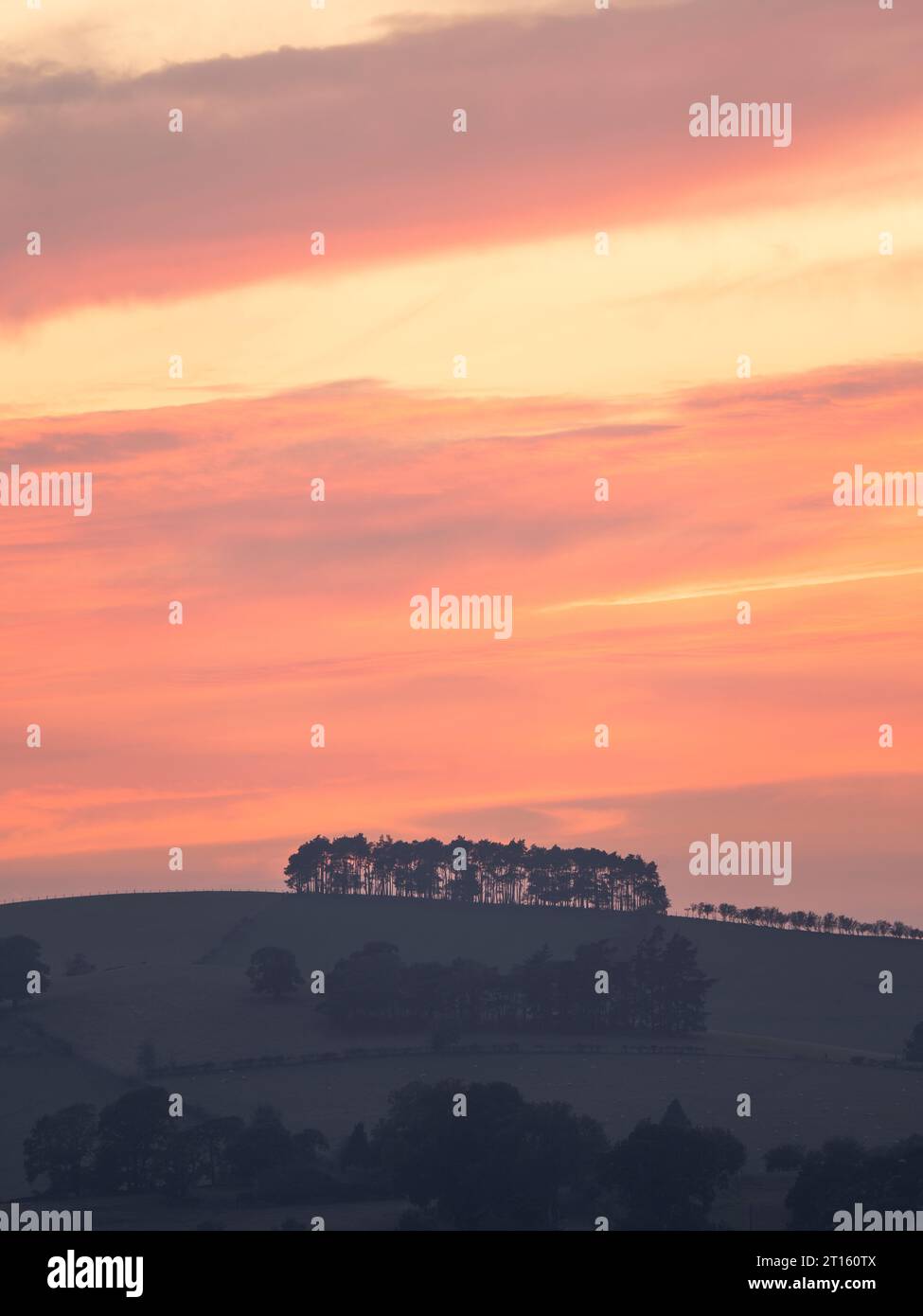 Schöne Farben und dramatisches Licht bei Sonnenuntergang im Clun Valley, South Shropshire, England, Großbritannien Stockfoto