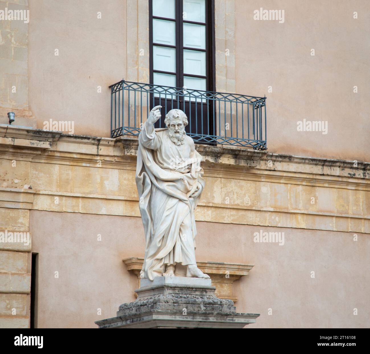 Duomo of Syracuse in Ortigia, with statues of XVII century Stockfoto