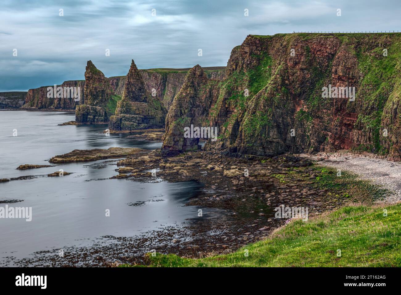 Das atemberaubende Meer stapelt sich in Duncansby Head in Caithness, Schottland. Stockfoto