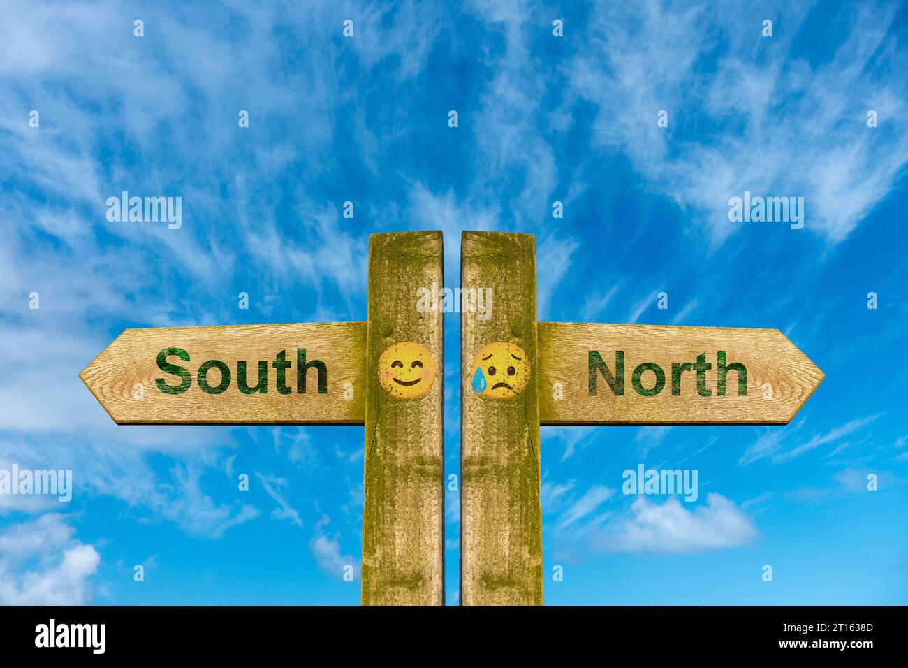 nord-Süd-Zeichen mit smilie-Gesicht und traurigem Gesicht. Nach oben, Nord-Süd-Trennungskonzept... Stockfoto