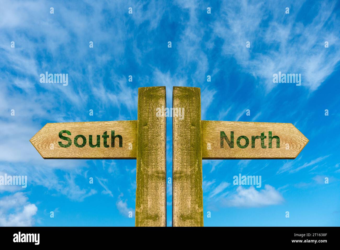 Beschilderung in Richtung norden/Süden. Nach oben, Nord-Süd-Trennungskonzept... Stockfoto