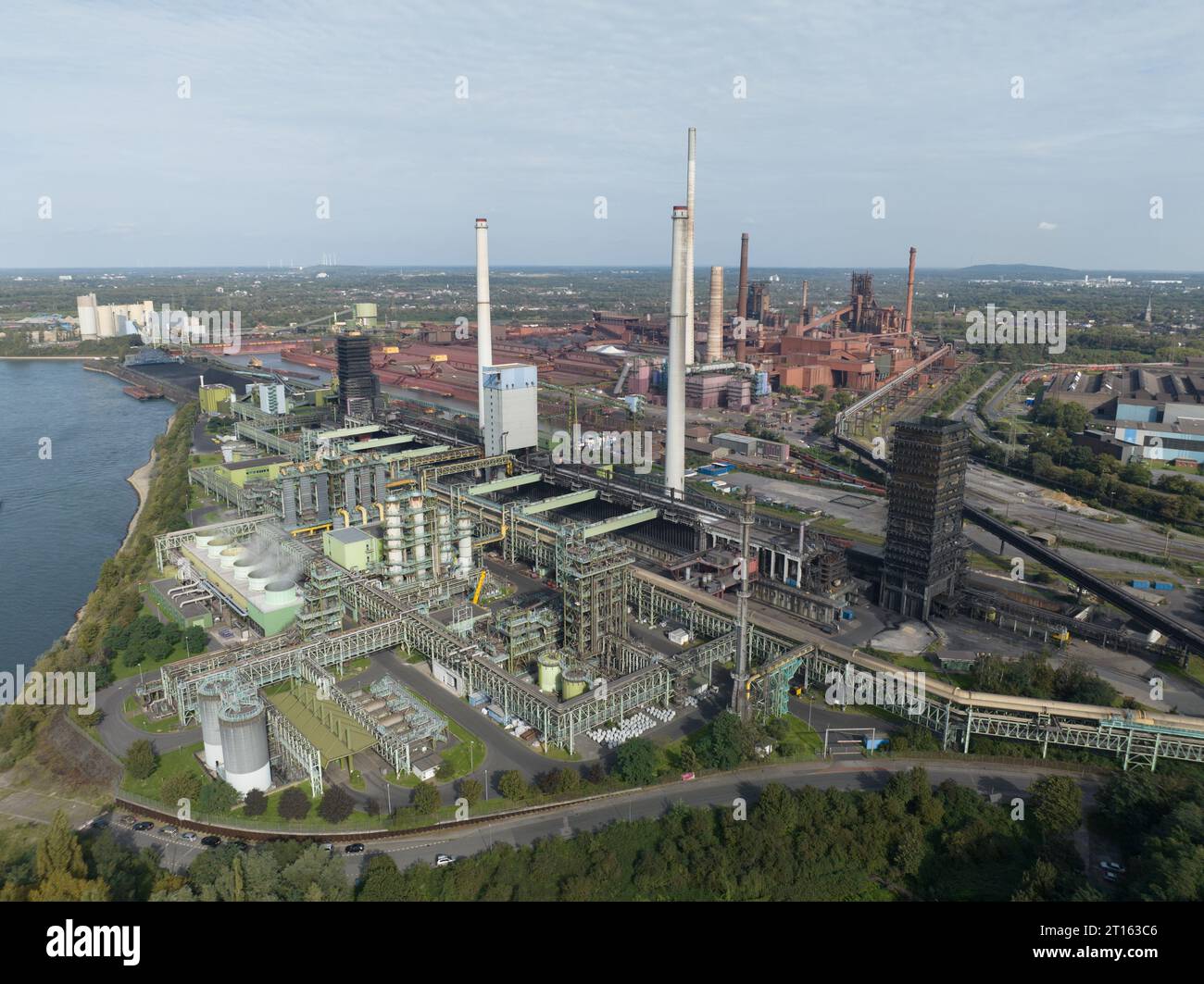 Drohnenansicht der Kokerei Schwelgern in Duisburg ist eine der größten Kokerei der Welt. Stockfoto