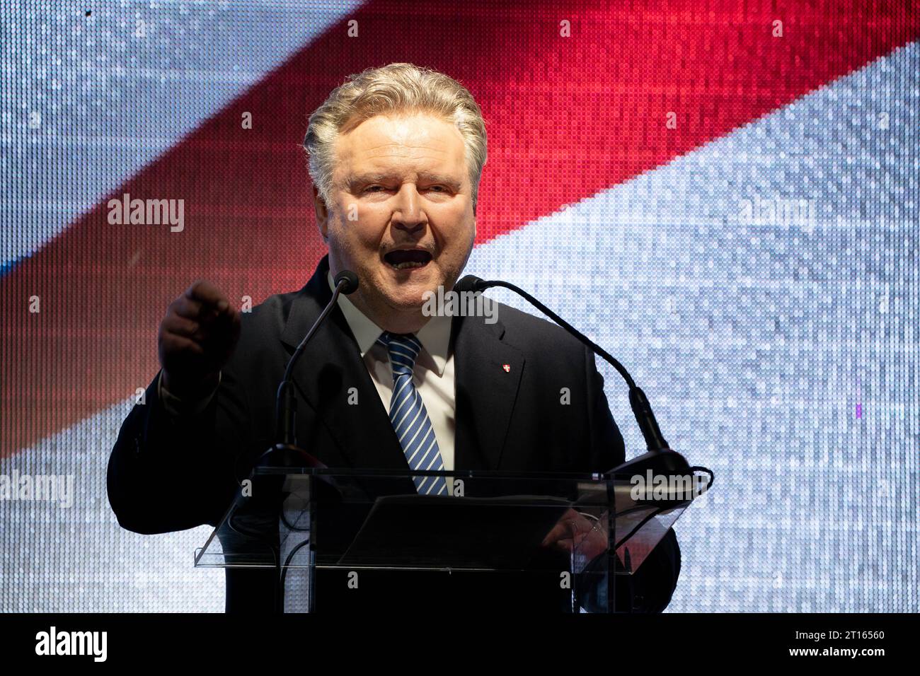 Wien, Österreich. 11. Oktober 2023. „Gedenkveranstaltung #standwithisrael“ aus der jüdischen Gemeinde in Wien, um die Angriffe der Hamas auf Israel, das unschuldige Abschlachten und Entführen von Zivilisten zu verurteilen, Major von Wien, Michael Ludwig spricht. ©Andreas Stroh / Alamy Live News Stockfoto