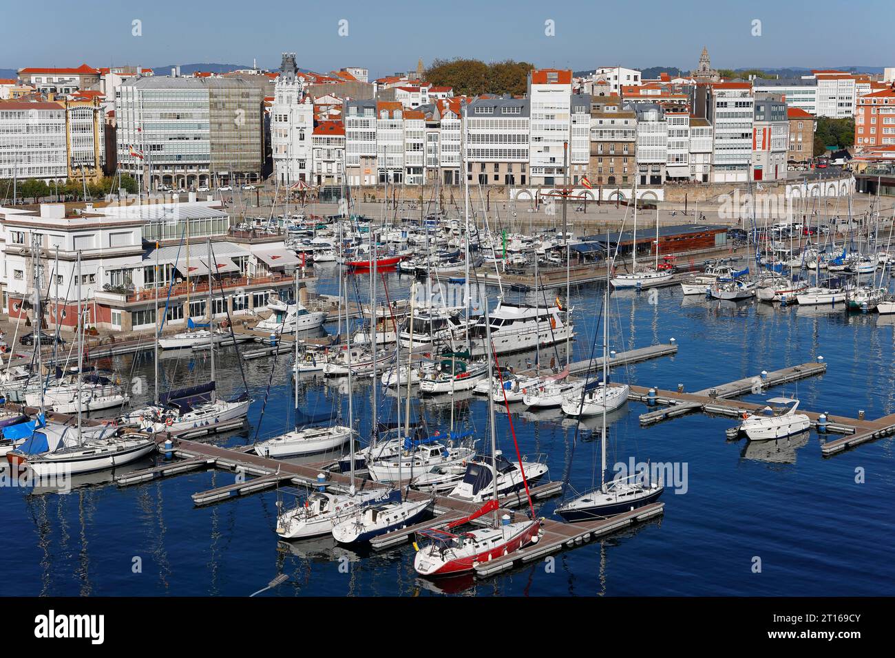 Marina und Promenade im historischen Stadtzentrum von La Coruna, Galicien, Spanien Stockfoto