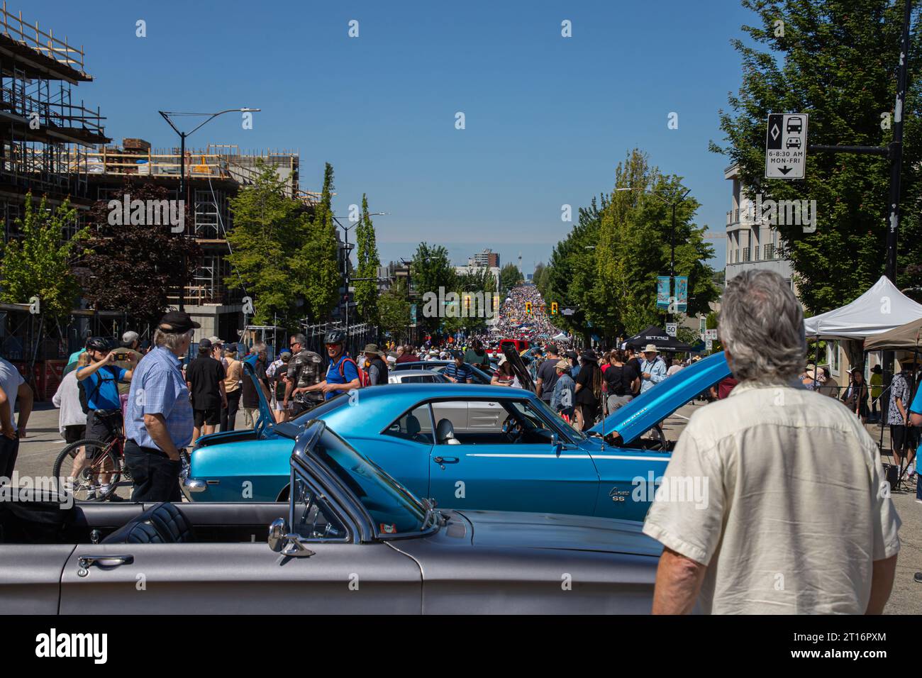 Burnaby, KANADA - 3. Juni 2023 : The View of Hats Off Day. Hats Off Day ist Burnabys größtes jährliches Straßenfest (Burnaby Heights, Hastings Street) Stockfoto