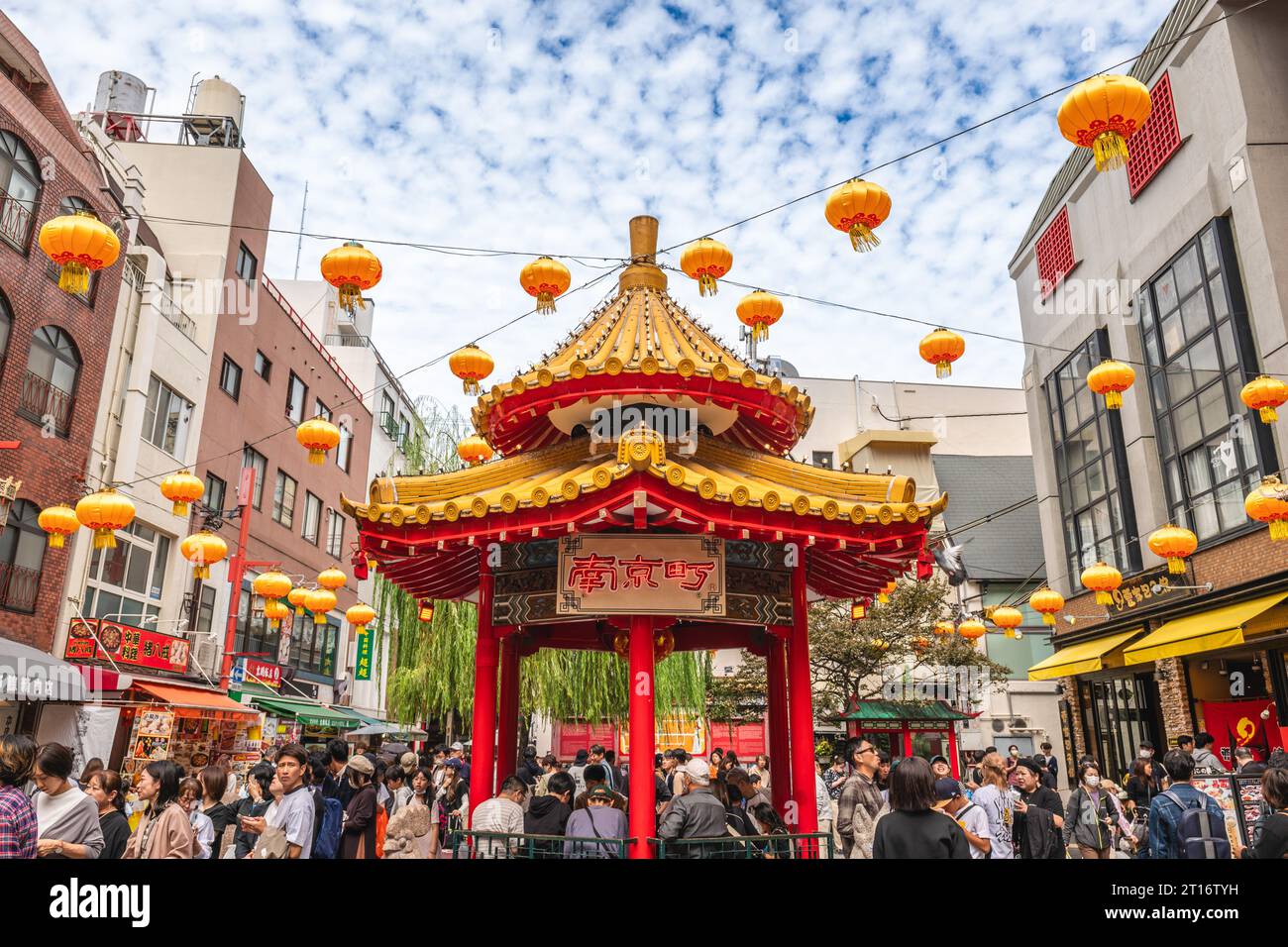9. Oktober 2023: Nankin Machi, gegründet 1868, ist ein Stadtteil in Kobe, Japan und gilt hier als Chinatown. Es hat über 100 chinesische Re Stockfoto