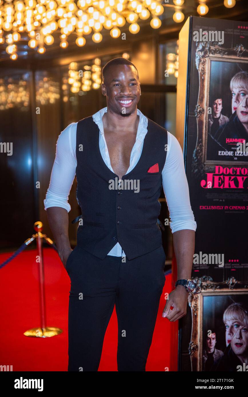 London, Großbritannien. Oktober 2023. Dr. Emeka nimmt an der Doctor Jekyll World Premiere am Odeon Luxe Leicester Square Teil. (Foto: Loredana Sangiuliano/SOPA Images/SIPA USA) Credit: SIPA USA/Alamy Live News Stockfoto