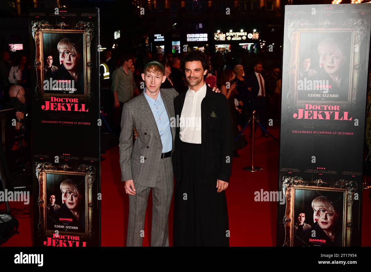 Odeon Luxe, Leicester Square, London, Großbritannien. Oktober 2023. Joe Stephenson und Jacob Fortune-Lloyd nehmen an der Weltpremiere von Doctor Jekyll mit Eddie Izzard in London Teil. Quelle: Siehe Li/Picture Capital/Alamy Live News Stockfoto