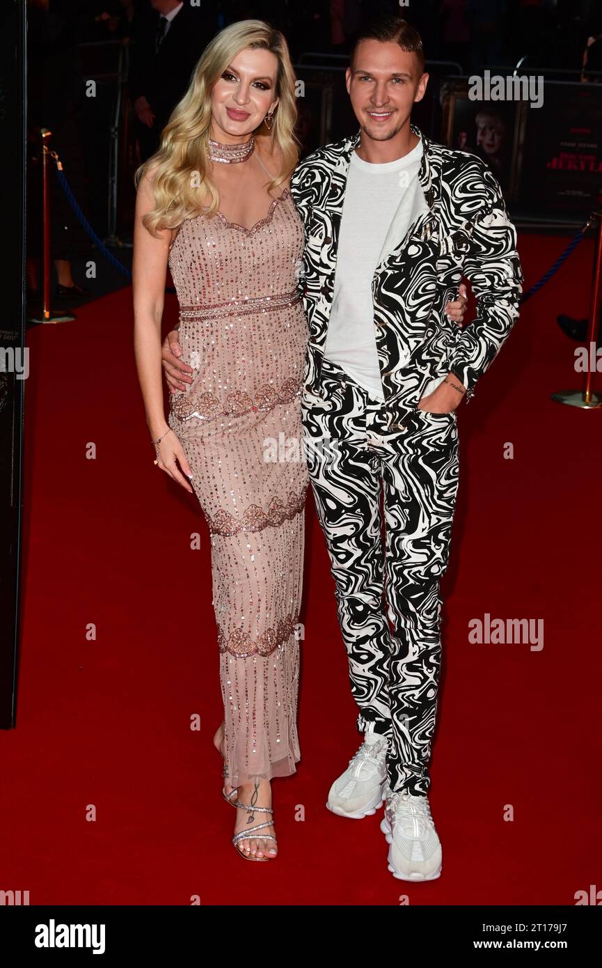 Odeon Luxe, Leicester Square, London, Großbritannien. Oktober 2023. Victoria Brown und Chris Kowalski nehmen an der Weltpremiere von Doctor Jekyll mit Eddie Izzard in London Teil. Quelle: Siehe Li/Picture Capital/Alamy Live News Stockfoto