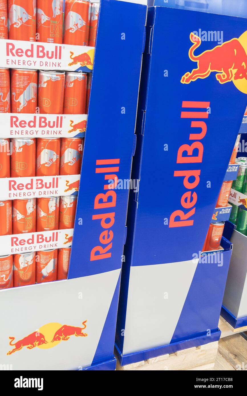 Bordeaux , Frankreich - 09 28 2023 : Red Bull verkaufen Vitrine Zucker kostenlose Werbung Dose im Ladenmarkt RedBull Energy Drink Stockfoto
