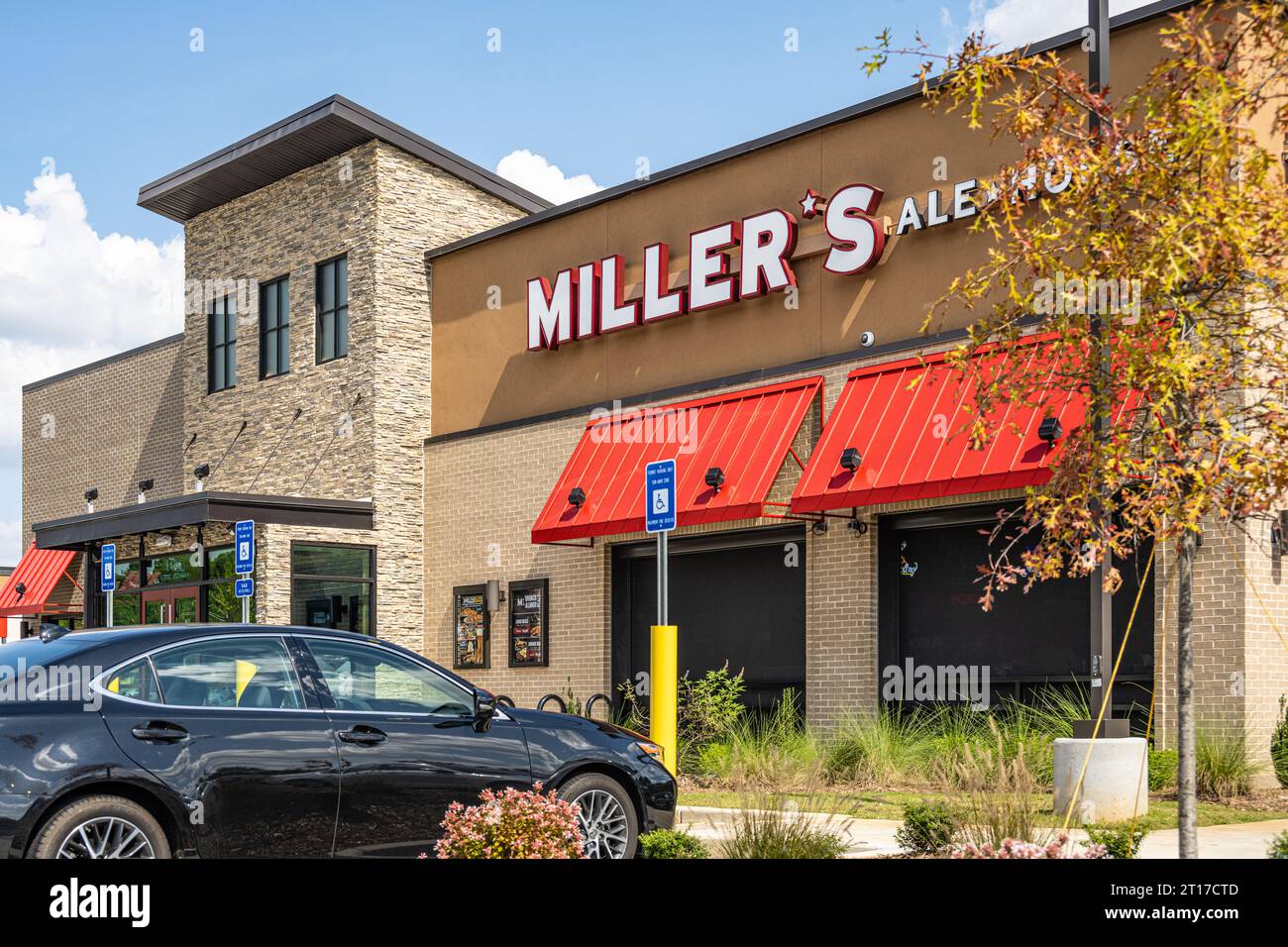 Miller's Ale House Restaurant mit ungezwungener Atmosphäre und Sportbar in Snellville, Georgia. (USA) Stockfoto