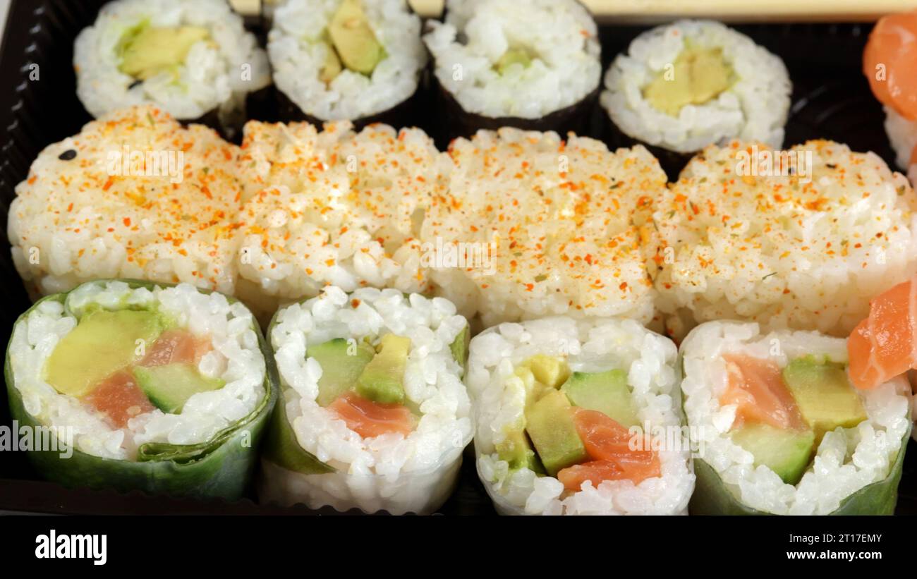 Sushi Nahaufnahme in einem Tablett Stockfoto