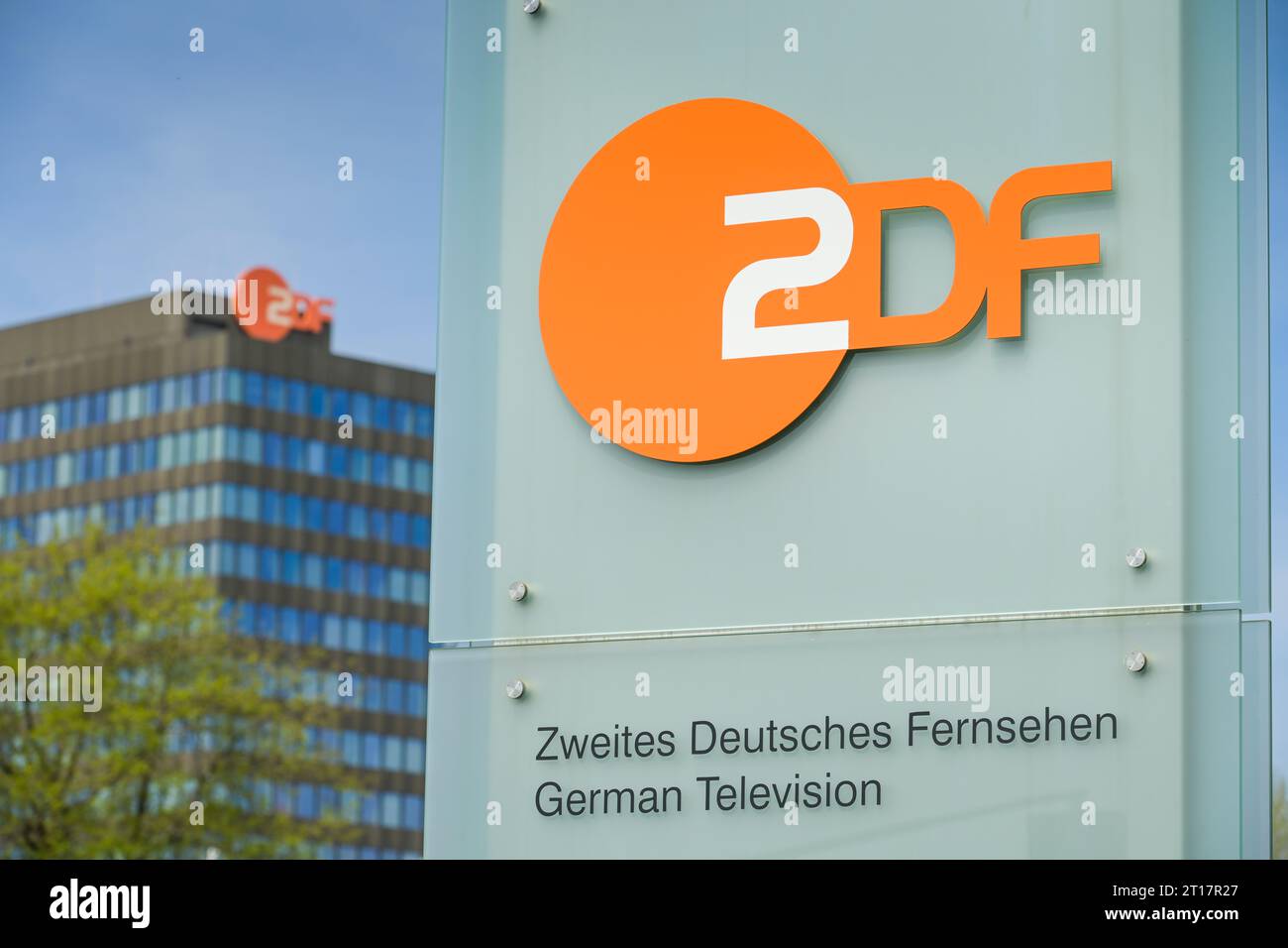 Logo, Haupteingang, ZDF, Sendezentrum 1, Lerchenberg, Mainz, Rheinland-Pfalz, Deutschland Stockfoto