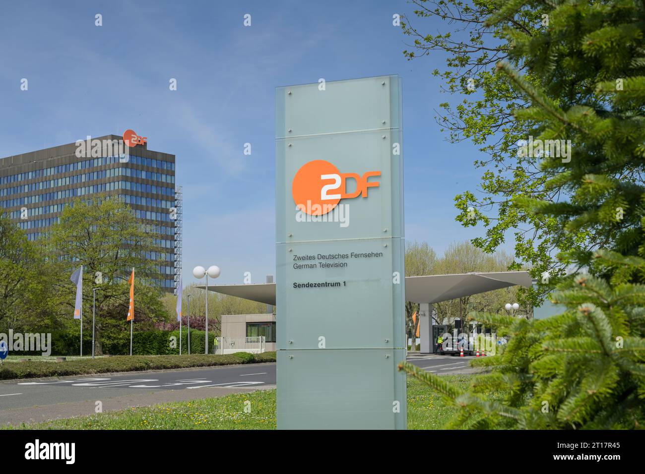 Logo, Haupteingang, ZDF, Sendezentrum 1, Lerchenberg, Mainz, Rheinland-Pfalz, Deutschland Stockfoto