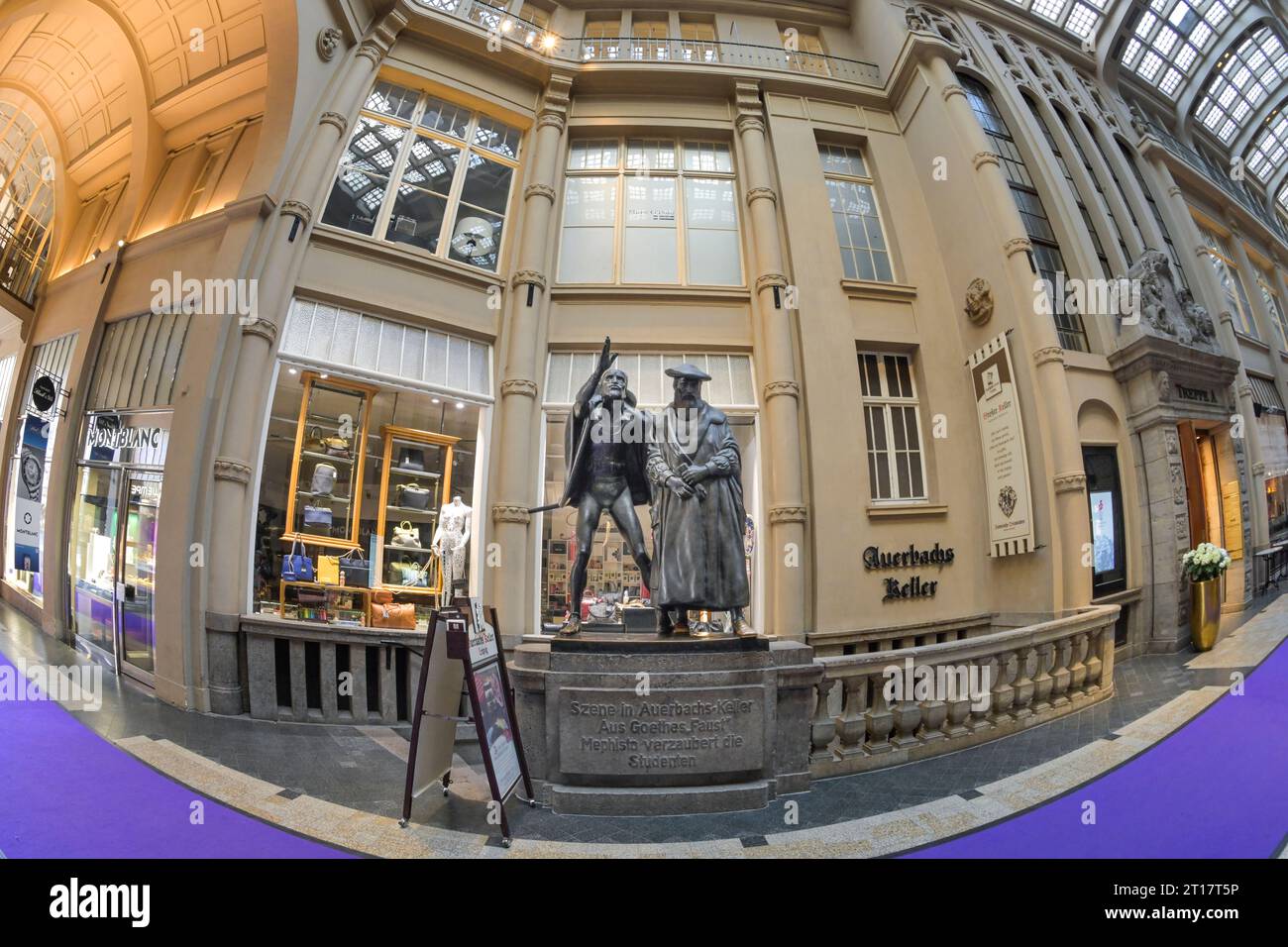 Statue Mephisto Dr. Faust, Auerbachs Keller, Mädlerpassage, Leipzig, Sachsen, Deutschland Stockfoto