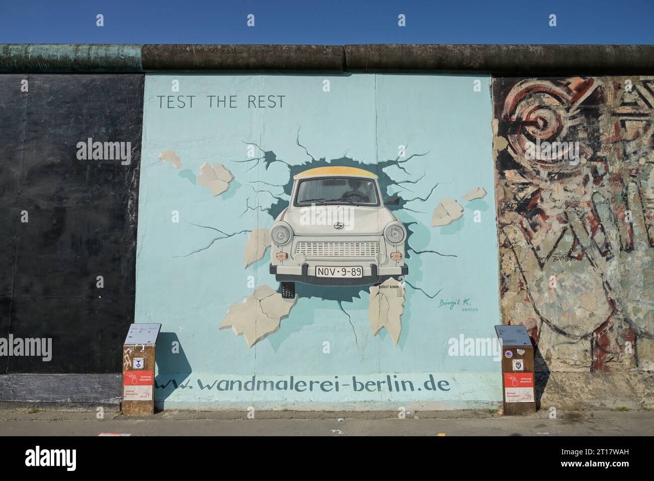 Trabi, East Side Gallery, Mühlenstraße, Friedrichshain, Berlin, Deutschland *** Lokale Bildunterschrift ***, Berlin, Deutschland Stockfoto