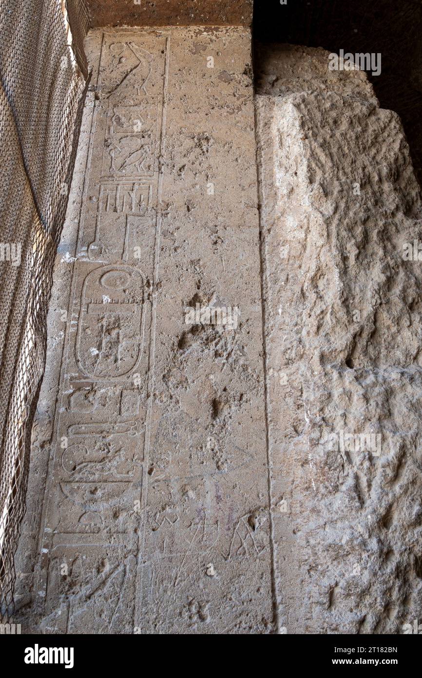 Die in Felsen gehauene Kapelle der Königin Hatschepsut „Speos Artemidos“, bekannt als Stabl Antar, Mittelägypten. Stockfoto