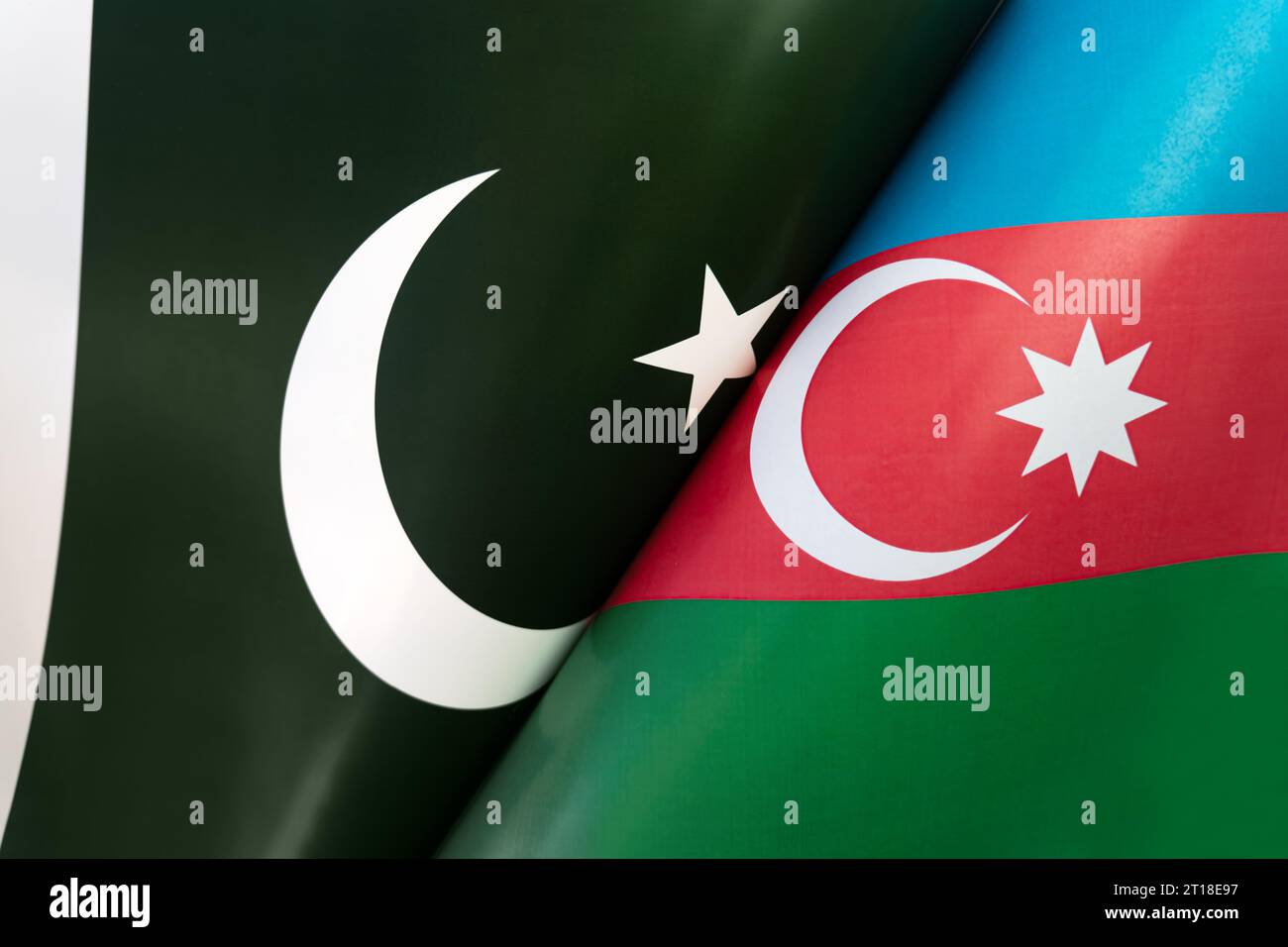 Hintergrund der Flaggen von pakistan, aserbaidschan. Das Konzept der Interaktion oder Gegenmaßnahmen zwischen den beiden Ländern. Internationale Beziehungen. p Stockfoto