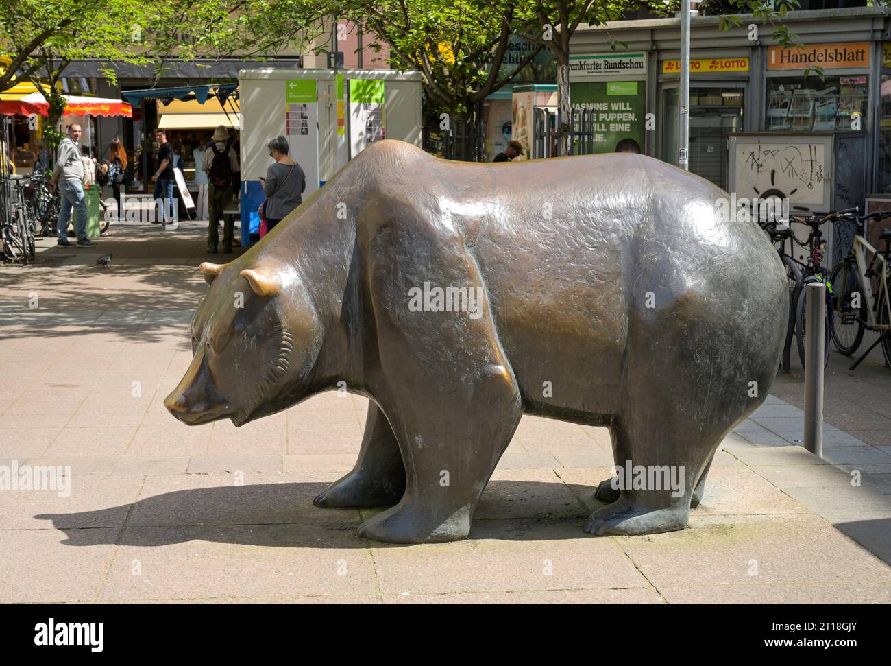 Bär, Bronzeskulptur Bulle und Bär, Deutsche Börse, Börsenplatz, Frankfurt am Main, Hessen, Deutschland Stockfoto