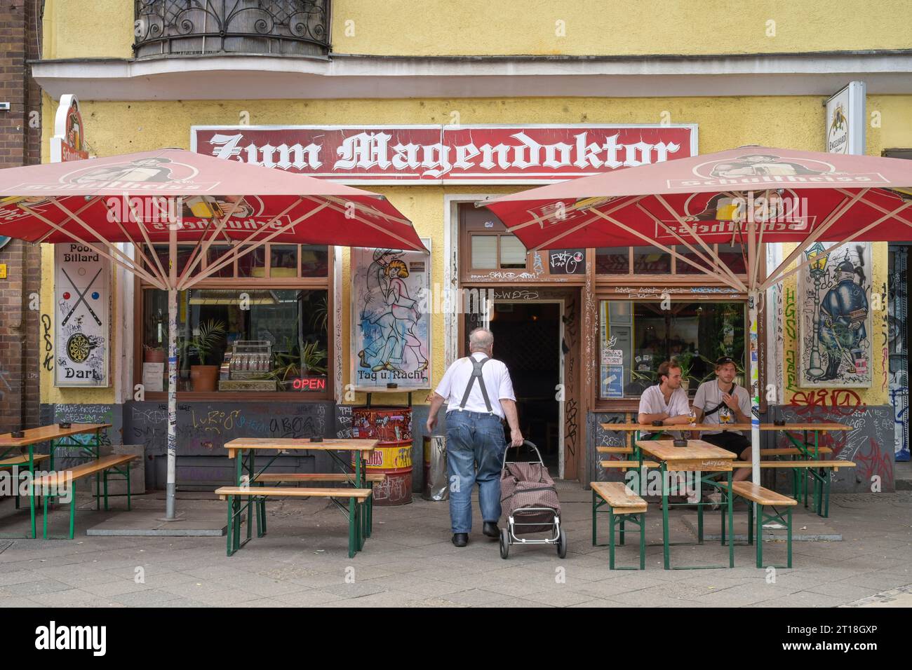 Schultheiss Bier, Kneipe 'Zum Magendoktor', Reinickendorfer Straße, Wedding, Mitte, Berlin, Deutschland *** Lokale Bildunterschrift *** , Berlin, Deutschland Stockfoto